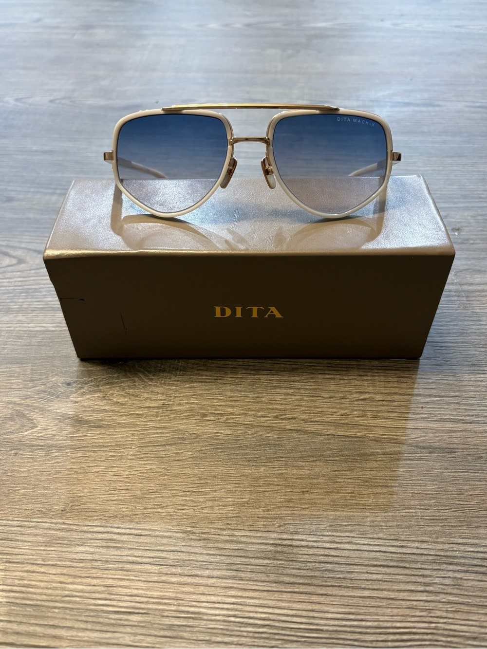 DITA MACH-X
55mm / VANILLA - WHITE GOLD / MOON
SHORES GRADIENT